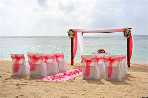 Beach weddings are fantastic but dressing up for them might be tricky. Tips for Planning a Beach Wedding | HuffPost