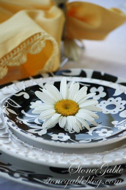 Fresh As A Daisy Tablescape Stonegable Tablescapes Daisy Candle