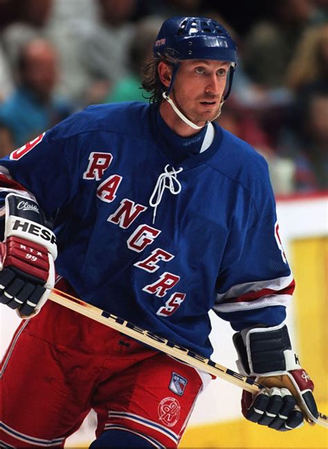 Team colours blue + red + white. Foto ijshockey, Wayne Gretzky, New York Rangers - Afb 14793.