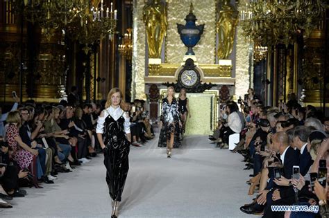 Semaine De La Mode De Paris Défilé Des Créations De Balmainfrenchnewscn