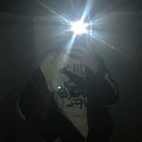 35 Latest Aesthetic Boy Instagram Boy Mirror Pic With Flash Rings Art