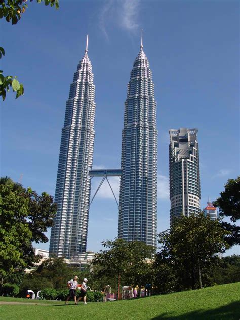 Petronas twin towers kuala lumpur malaysia during the day. free images | PhotosDaily.com