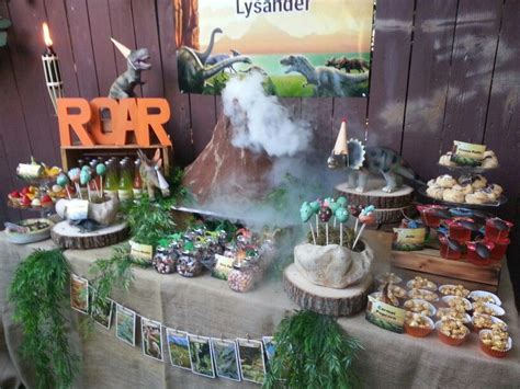 Dinosaur themed dessert table | Dinosaur themed birthday party