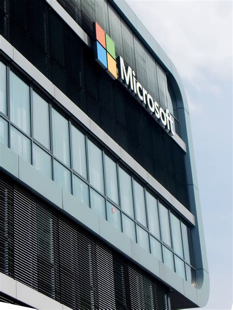 Microsoft Windows Servers: Two Updates a Year | Web Hosting Sun