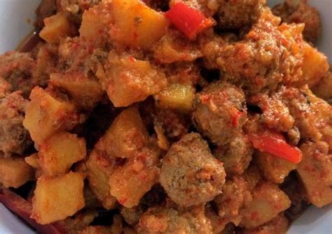 Recetas indonesias confeccionadas con el pimiento sambal. Resep Sambal goreng kentang pentol daging giling oleh ...