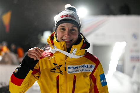 Skeleton Weltmeisterin Tina Hermann Gewinnt In Altenberg Erstmals Em Gold Sachsenenergie
