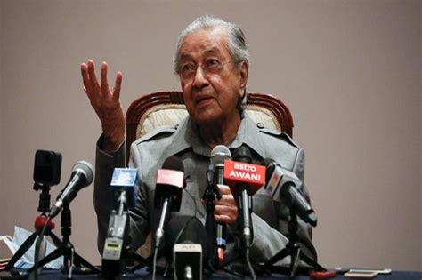 Ia dikenal sebagai pribadi yang aktif. Mahathir Mohamad Dikeluarkan dari Partainya Sendiri