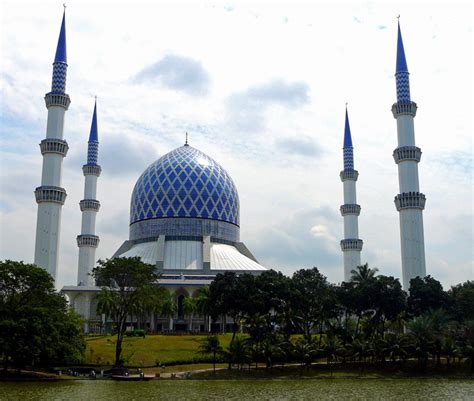 Sekolah menengah kebangsaan sultan abdul aziz shah, kajang terletak di km 22, jalan cheras, selangor. Sultan Salahuddin Abdul Aziz Shah Mosque | Kuala Lumpur ...