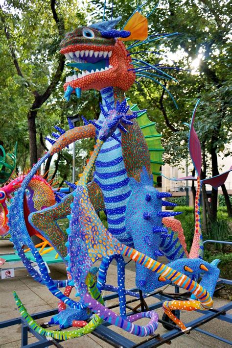 Alebrijes are a form of mexican folk art developed by papier mache artist pedro linares lopez in mex i co city in the 1930s. Alebrije animal fantástico | Alebrijes, Guerreros mayas ...