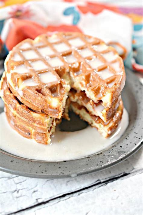 Between fresh grilled meats, juicy burgers (either bunless or on low carb hamburger buns), and simple salads (like a creamy cucumber salad for a side or a healthy taco salad as a meal), there are many delicious options to choose from. BEST Keto Chaffles! Low Carb Glazed Donut Chaffle Idea ...