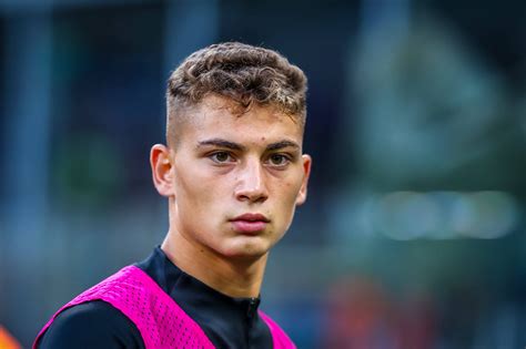 Spezia 'daki alberto picco stadı'ndaki maçta, şampiyonluğun favorisi inter, orta sıralardaki spezia ile karşılaştı. Spezia Interested In Loaning Inter Striker Sebastiano Esposito Italian Broadcaster Claims