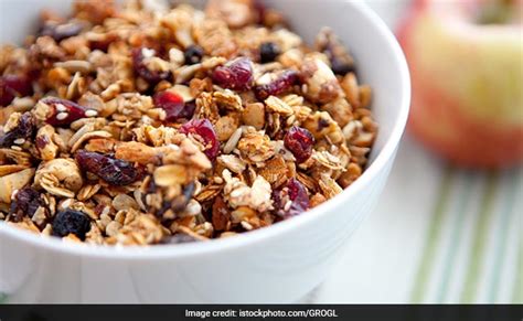 Diabetes factsheet from who providing key facts and information on types of diabetes, symptoms, common consequences, economic impact, diagnosis and treatment, who response. Diabetes Diet: This Almond Granola Is A Super Easy Snack ...