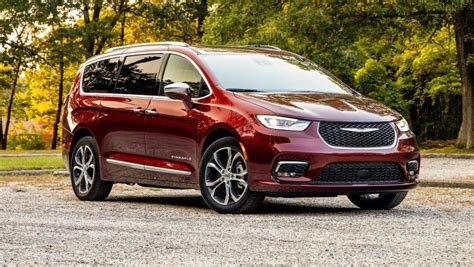 Meet The 2023 Chrysler Pacifica Hybrid Town And Country Jeep Chrysler