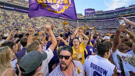 Ap Top Lsu Re Enters At No Ahead Of Visit From Bama