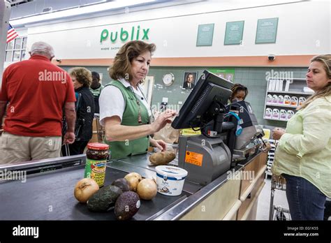 Florida Fellsmere,Publix,grocery store,supermarket,interior inside