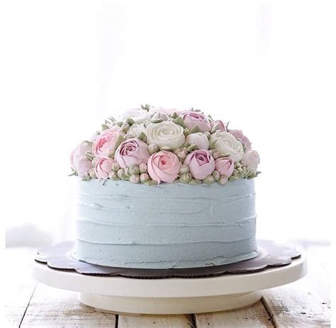 Pastel floral cake ₨ 4,550. Pastel Buttercream flowers cake | Floral cake, Sweet cakes ...