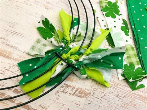 How To Make A Shamrock Wreath Diy St Patricks Day Decor Idea