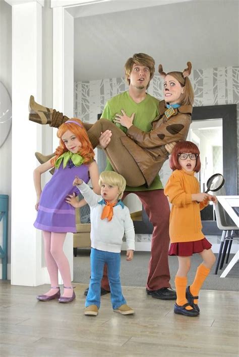 Freddydaphnevelmashaggy And Scooby Doo Cosplay By Hillary Akin Carey And Ta Disney