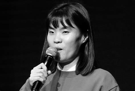Pelawak terkenal tanah air diberkas polis bersama dua rakannya selepas terbabit dalam kes pergaduhan di sebuah hotel di kuala lumpur. Pelawak terkenal Korea Selatan ditemui mati bersama ibu ...