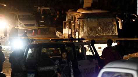 Egypt Tourist Bus Bombing Near Pyramids At Least 4 Dead 11 Wounded Cnn