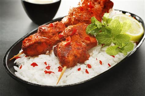 Saleha suivre sur twitter envoyer un courriel 11 janvier 2019. Poulet Tikka De Tandoori Avec Du Riz Photo stock - Image ...