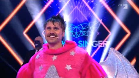 Of these four famous folk, the best singer of the bunch is the leopard. "The Masked Singer": Zwei Enthüllungen im Halbfinale: Stier und Monstronaut sind... - Die ...