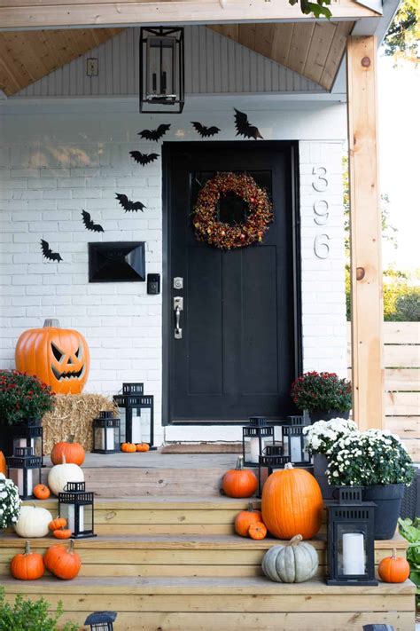 20 Frightfully Fun Halloween Front Porch Decorating Ideas
