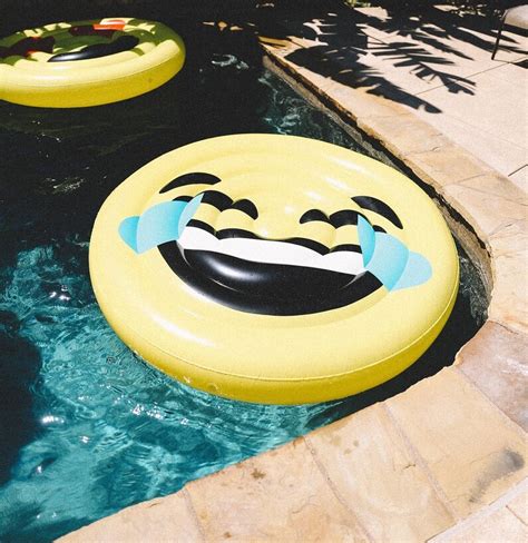 Emoji Pool Float Floatgoats