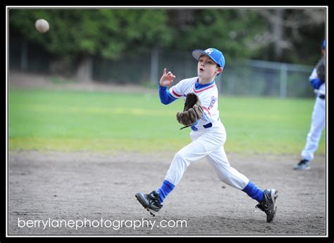 berrylane photography fantastic aa baseball action shots {gig harbor little league}