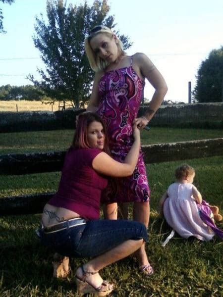Mom Selfie Fails That Deserve The Worst Mother Of The Year Award 32