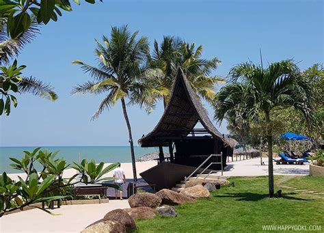 Hyatt regency kuantan resort is a luxury hotel on the beachfront of teluk cempedak, just three miles north of kuantan on the east coast of peninsula malaysia. Hyatt Regency - a classic Kuantan resort - Happy Go KL ...