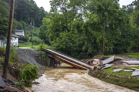 After the rain, heat descends on flooded Kentucky towns | AP News