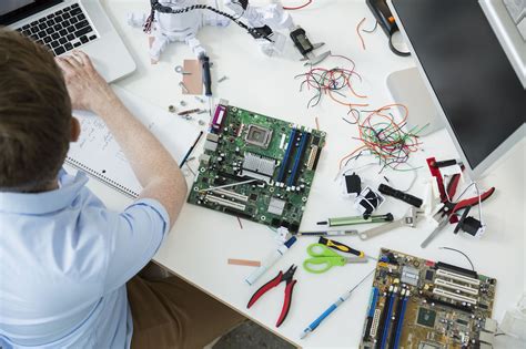 How to become a computer technician. The Pros and Cons of Starting a Computer Repair Business