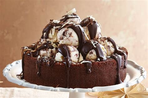 Hazelnut Swirl Ice Cream Sundae Cake
