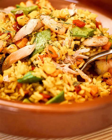 This is how i cook jollof rice. How To Cook Jollof Rice With Carrot And Green Pie / It is advisable to prepare tomato stew ...