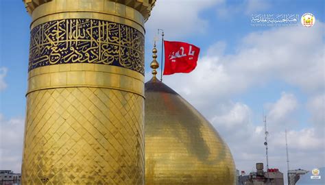 تم اعادة بناء #بيت_الحسين_التاريخي عام ١٤٣٦هـ على نفقة ابناء سلطان بن محمد الحسين رحمه الله. بالفيديو: العتبة الحسينية تهدي راية قبة مرقد الامام الحسين ...