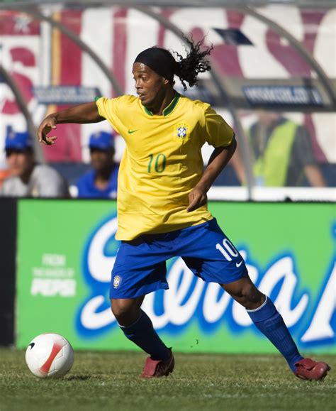 Veja mais ideias sobre seleção brasileira, seleção brasileira de futebol, futebol. Relembre a trajetória de Ronaldinho Gaúcho na seleção ...