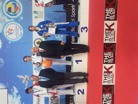 מאות עגילים באוזן מזהב אמיתי, צהוב או לבן במגוון סגנונות ועיצובים. קראטה: הישג ענק לטל בן הרוש בטורקיה