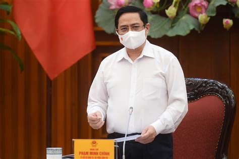 Cùng với đó, hoàn thiện các quy định, cơ chế, chính sách để hỗ trợ các doanh nghiệp, phù hợp với yêu cầu cấp bách hiện nay, nhất là về thử nghiệm lâm sàng. Thủ tướng Phạm Minh Chính yêu cầu người dân đeo khẩu trang - VietNamNet