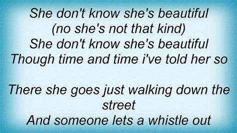 Kenny Chesney She Don T Know She S Beautiful Lyrics Youtube