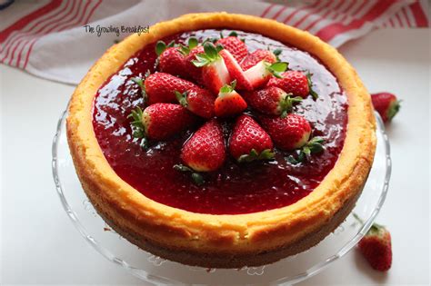 Scopri la ricetta originale della cheesecake alle fragole senza cottura. LA PERFETTA CHEESECAKE ALLE FRAGOLE﻿ - The Growling Breakfast