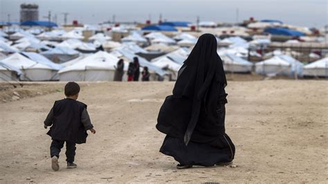 فصل أطفال داعش عن أمهاتهم في مخيم الهول ما علاقة نساء الحسبة ؟ الحل نت