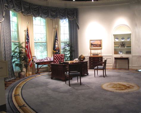 Bushs Oval Office Photo