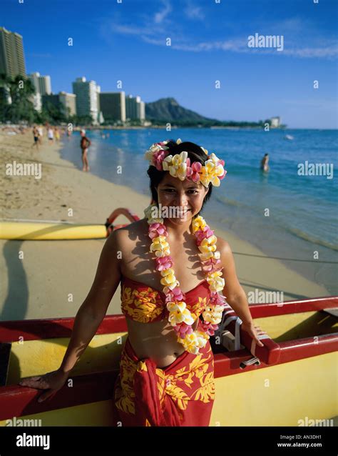 Waikiki Beach Hawaiian Girl Wearing Leis On Beach Diamomd Head In