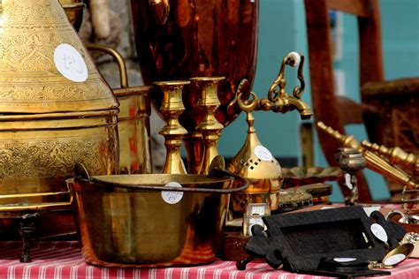 How to Become an Antiques Dealer: 4 Steps (with Pictures)