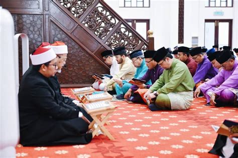 Sambutan hari guru tahun ini cukup bermakna bagi bekas pelajar tahun 1987 sekolah menengah tengku ampuan jemaah. Tahlil dan Doa Selamat di Masjid Tengku Ampuan Jemaah ...