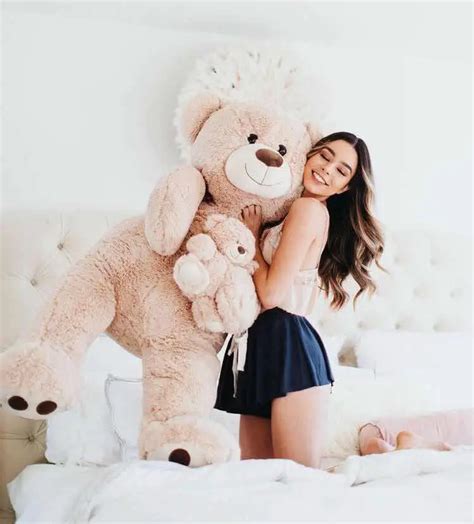 15 lovely giant teddy bears you will wish you had trendy queen leading magazine for today s