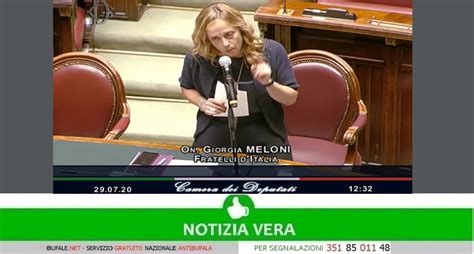 Giorgia meloni, politica romana e leader di fratelli di italia, ha pubblicato sul suo profilo instagram un regalo che le è stato fatto da un ammiratore. Gaffe Giorgia Meloni nell'intervento contro Conte ...