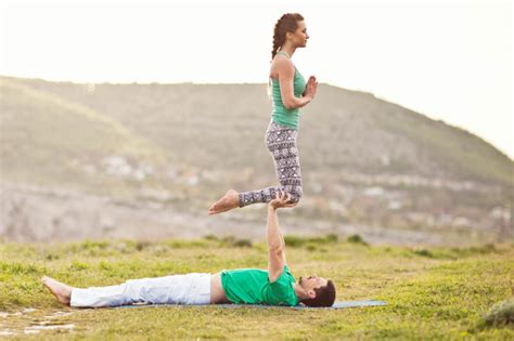 Couples Yoga Tips For Starting Sample Tandem Pose Sequence Gaiam