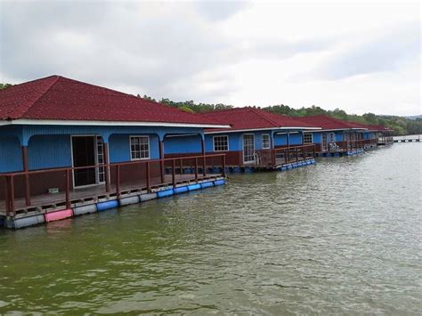 Setelah beberapa tahun, greenway fish farm ini telah ditranformasikan sepenuhnya. mak Jemah suka cELoTeH: :: Chalet Terapung Segantang Garam ...
